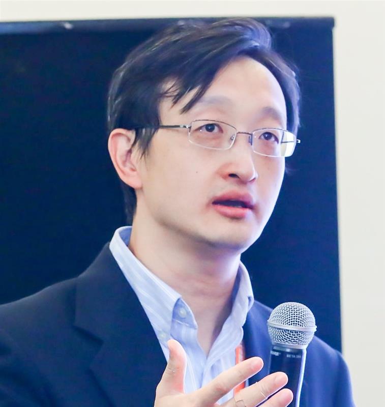 Headshot of Jianfeng Gao