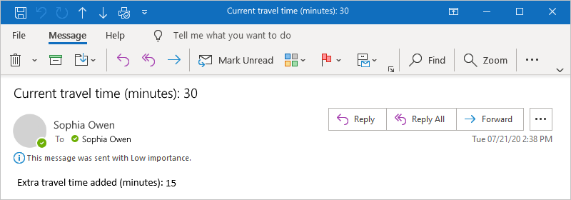 Captura de tela que mostra um email de exemplo que relata o tempo de viagem atual e o tempo de viagem extra que excede o limite especificado.